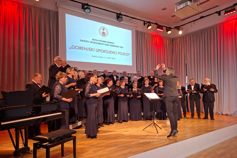 Uspela revija upokojenskih pevskih zborov